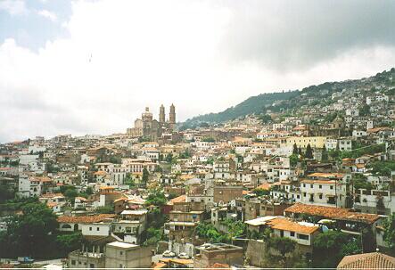 Vista frontal do centro da cidade. 