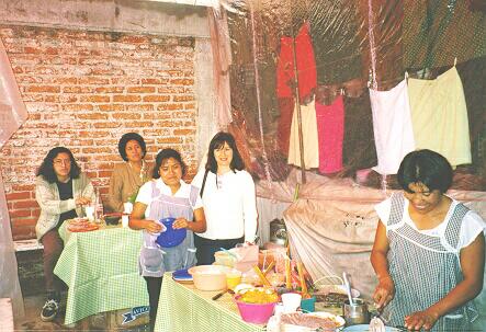 Numa grande feira pode-se encontrar comidas tpicas do Mxico